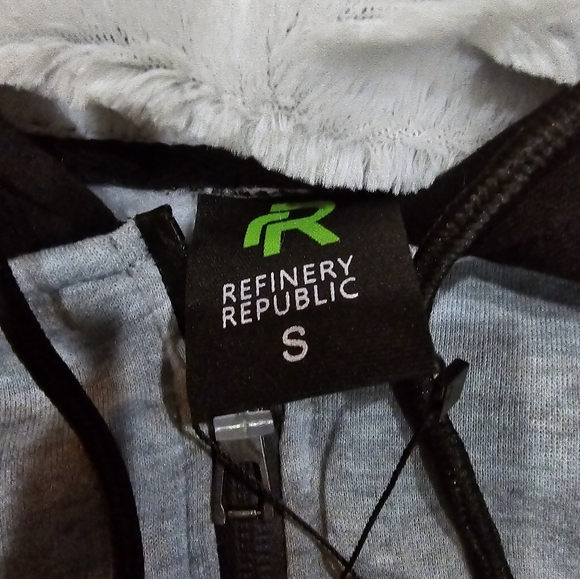 Refinery Rebublic zip up hoodie - Picture 3 of 5